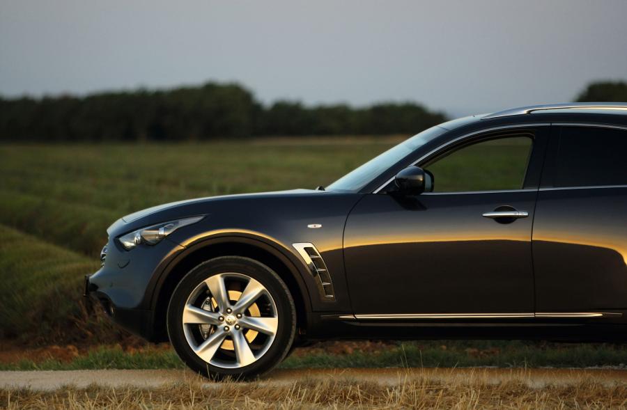 Infiniti FX37 2009 года  (фото 15 из 24)